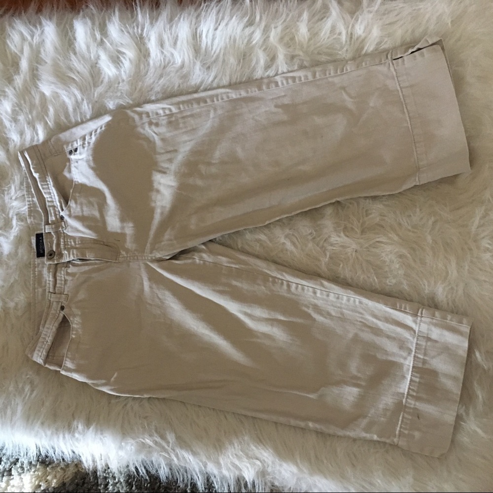 Sonoma cream women’s khaki Capri size 8